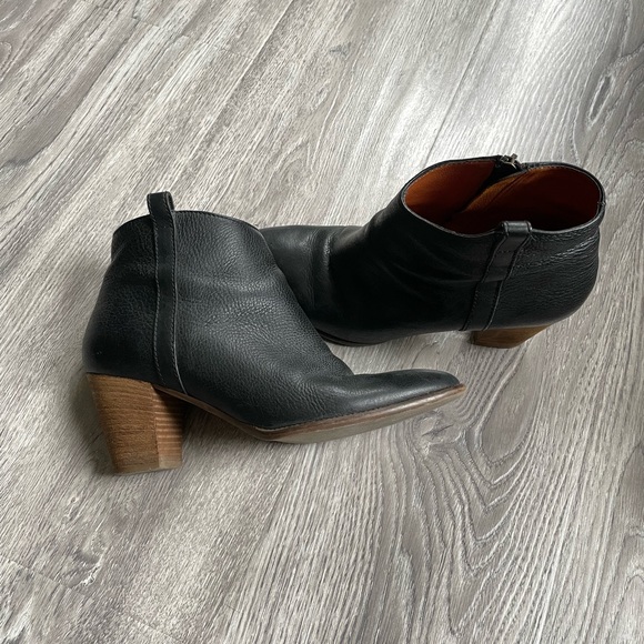 Madewell Billie Boot in Black Leather - Picture 2 of 7
